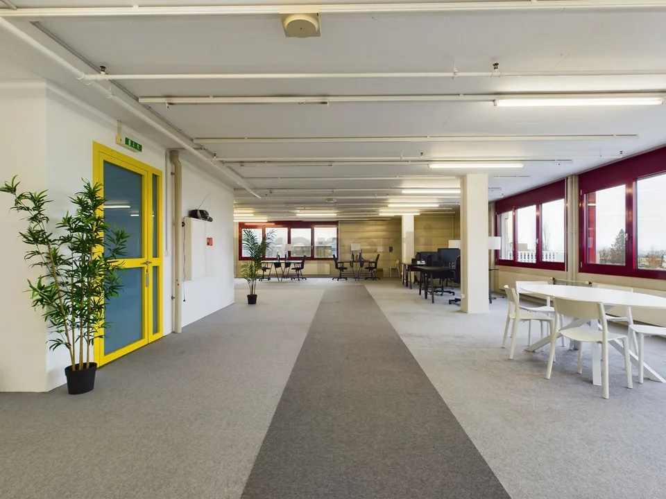 Spacious and Modern Office in Zollikofen