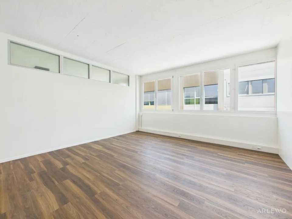 Ausgebaute Kleinfläche für Büro oder stilles Gewerbe