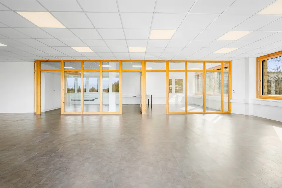 Bright office/practice premises