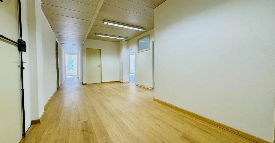 Bureau 9 pièces