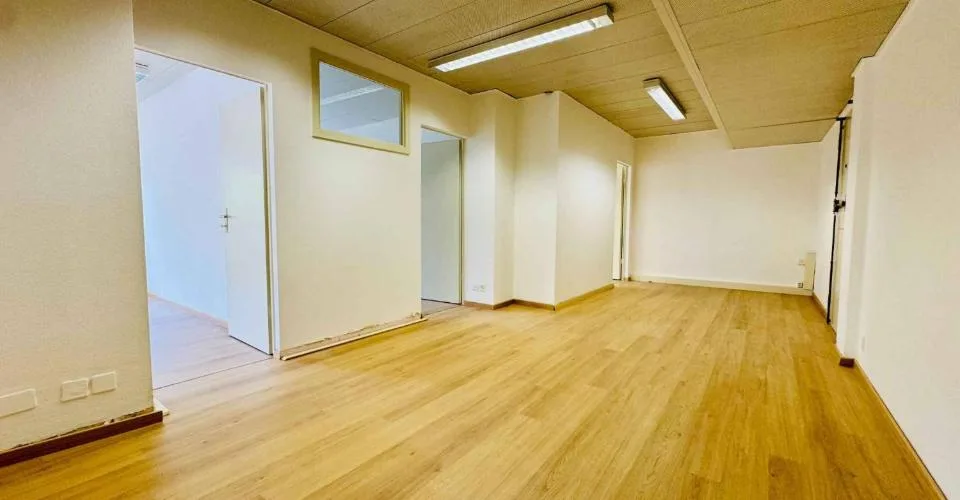 Bureau 9 pièces