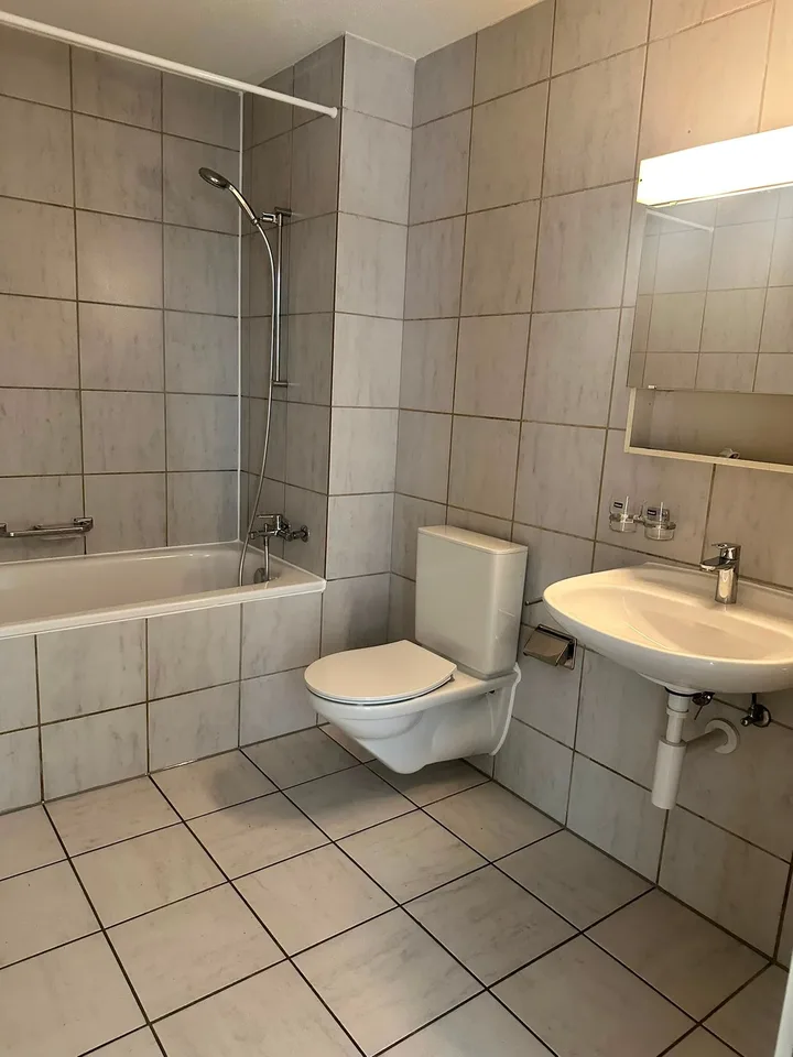 Appartamento affascinante di 4,5 stanze con grande veranda - disponibile subito!