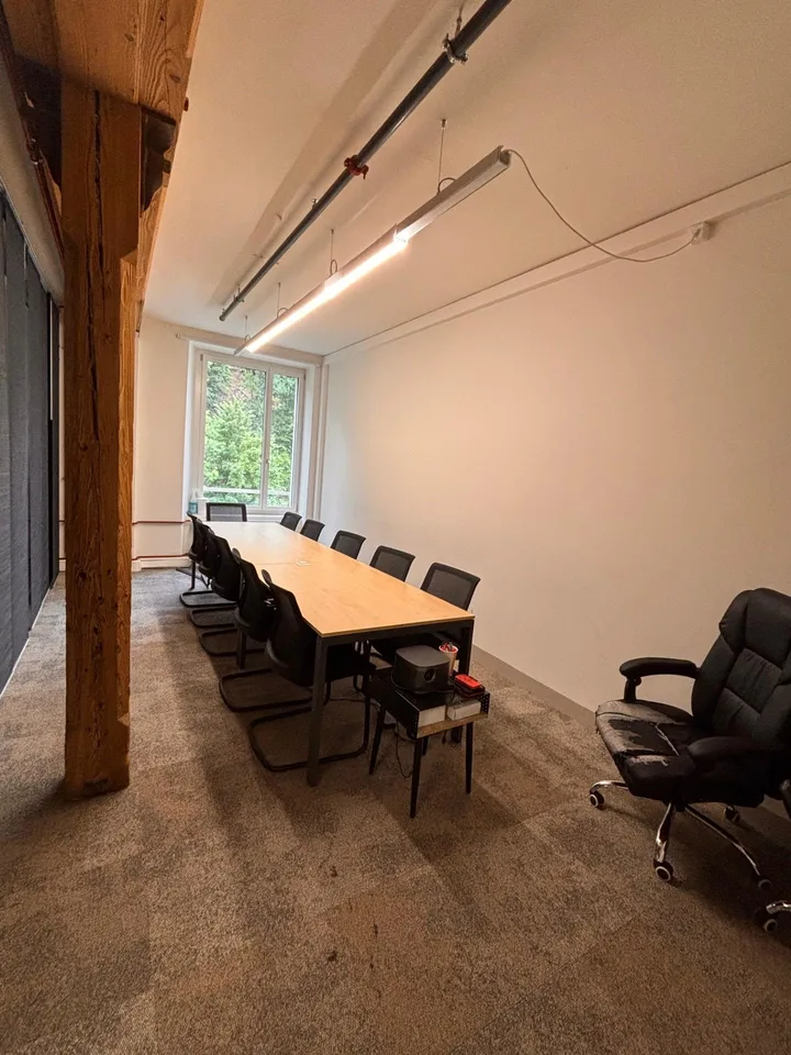 Espace de bureau agrandi avec climatisation