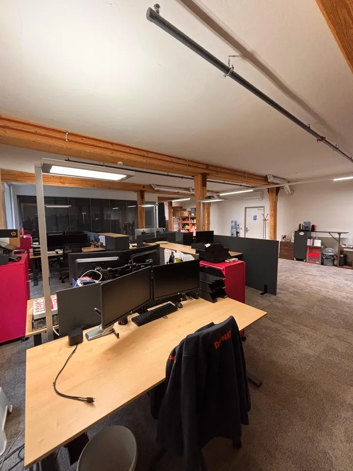 Espace de bureau agrandi avec climatisation