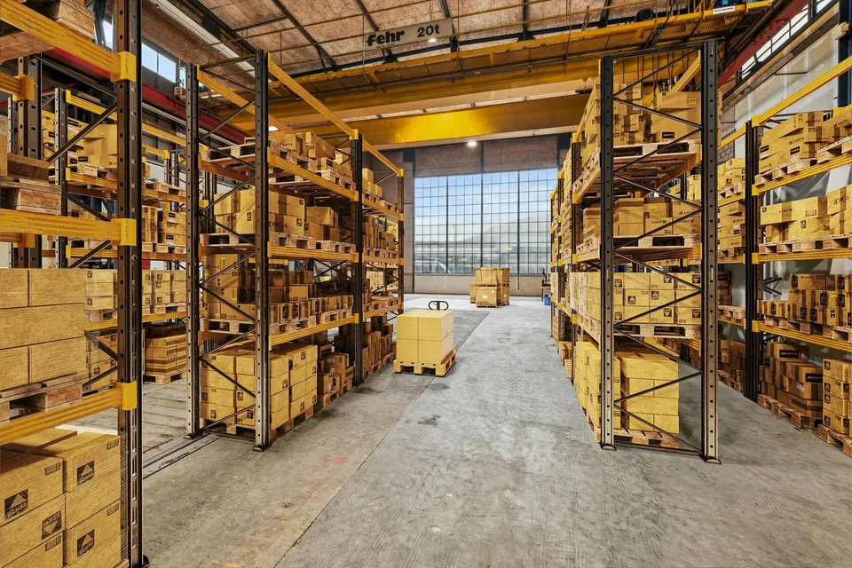 Grosszügige Industriehalle mit vielseitigen Nutzungsmöglichkeiten