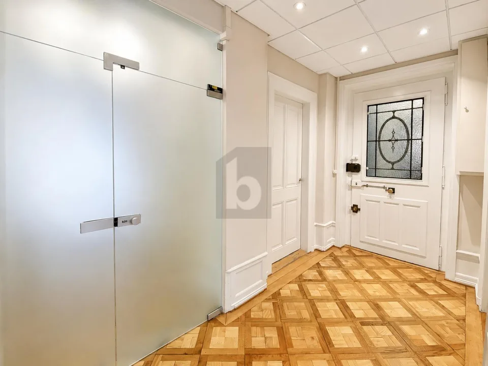 UFFICIO MAGNIFICO DI CIRCA 160 M² A GINEVRA (1205)