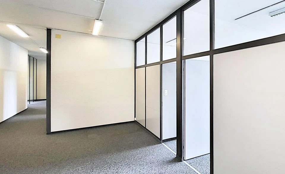 78 m² mit 3 getrennten Büroräumen in Regensdorf!