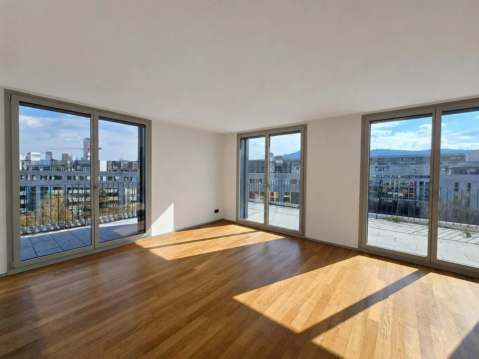 Attico soleggiato di 4,5 stanze con terrazza di 81 m²