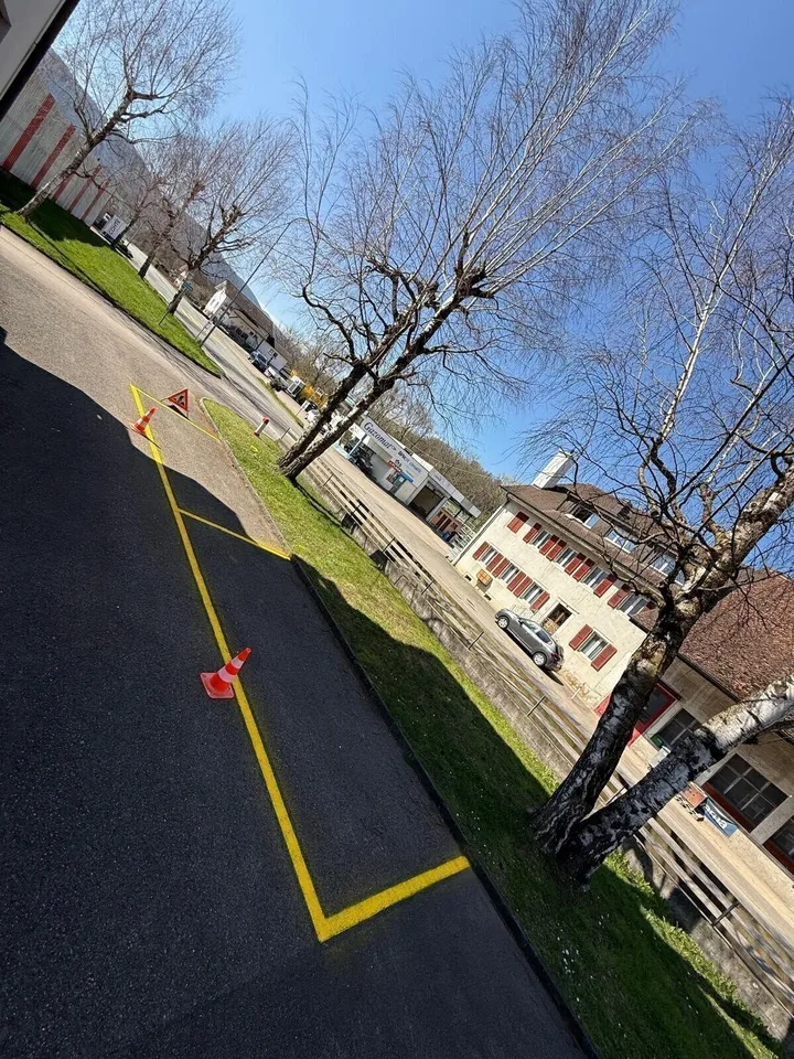 Une place de parc extérieure disponible à Courtételle