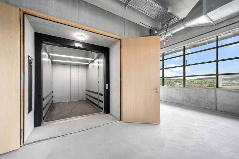 Lavorare con visione: Spazi per uffici/commerciali a partire da 134m² nel penthouse Zwhatt