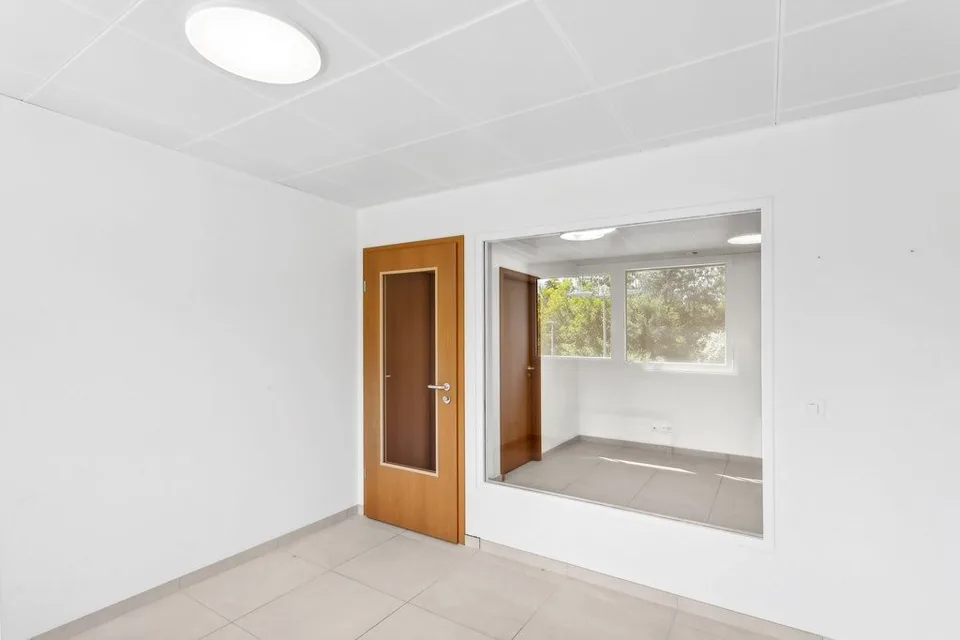 Commercial space/office/consulting room of 65m2 in Noville
