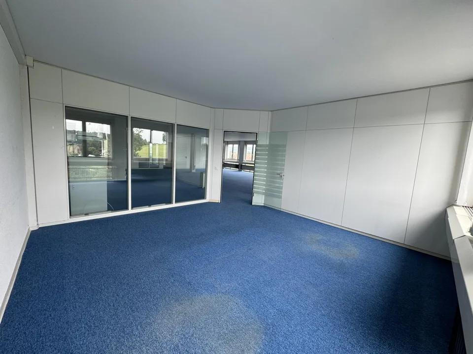 Geräumige Büro- und Gewerbefläche zu vermieten