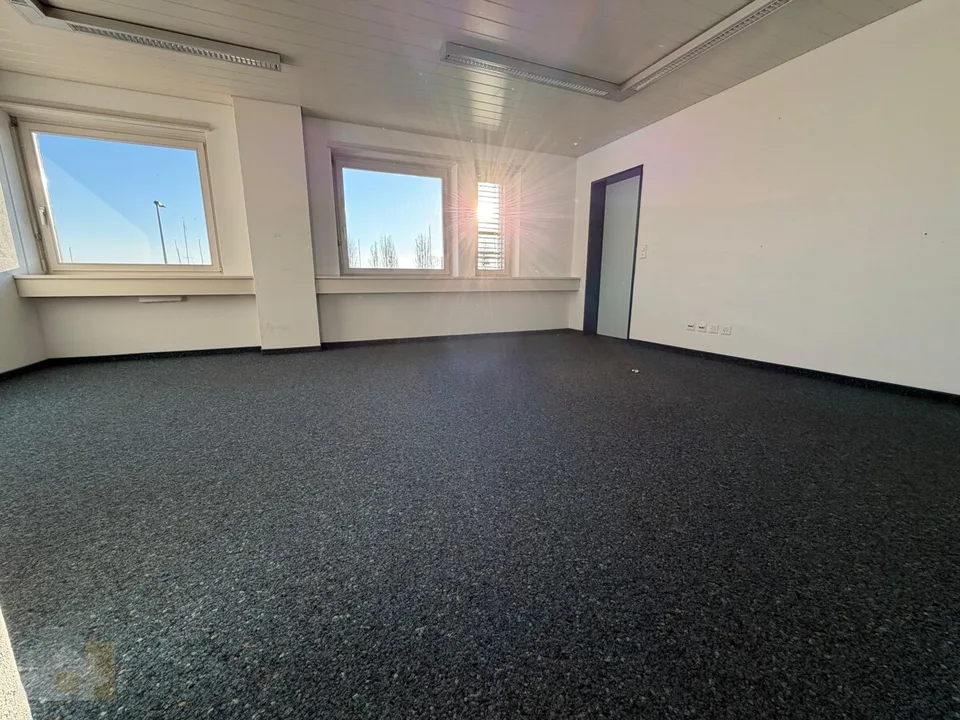 Base aziendale rappresentativa a Romanshorn: ufficio di 24 m² direttamente sul lago &