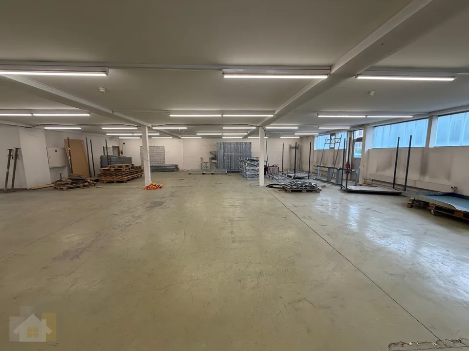 Espace de stockage de 350 m2 à Romanshorn idéal pour l'artisanat et le commerce