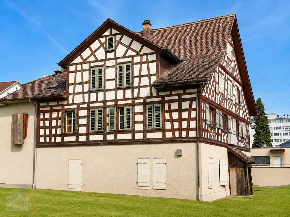 Lagerfläche in historischem Fachwerkhaus  300 m² auf 3 Etagen im Zent