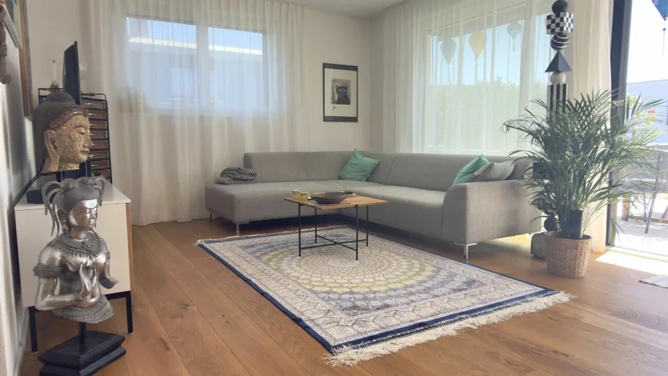 Move in & feel at home - hochwertige Attikawohnung für Expats & Professionals