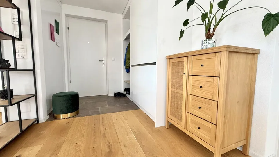 Move in & feel at home - hochwertige Attikawohnung für Expats & Professionals