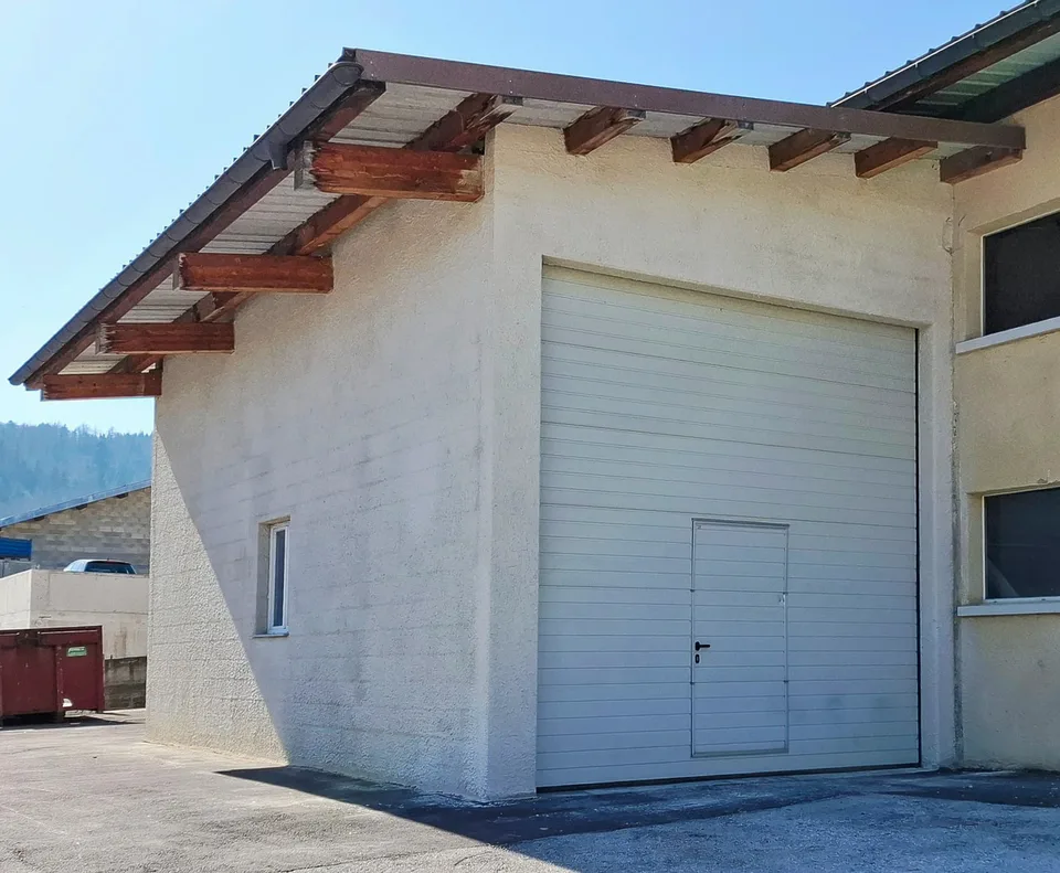 Dépôt / garage d'env. 42 m²