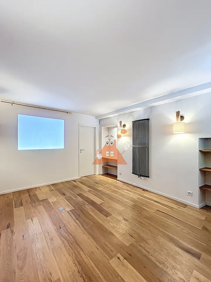 Wunderschöner Geschäftsräume mit Schaufenster 2 Monate Miete angeboten