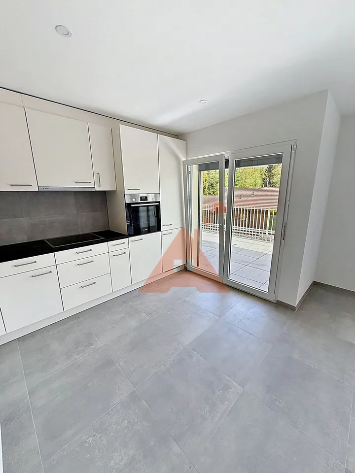 Appartamento nuovo di 2,5 locali con grande balcone a Le Sentier.