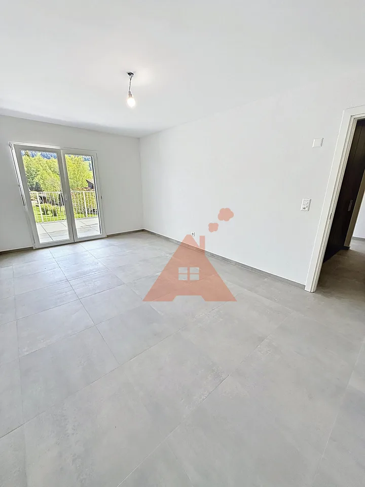 Appartamento nuovo di 2,5 locali con grande balcone a Le Sentier.