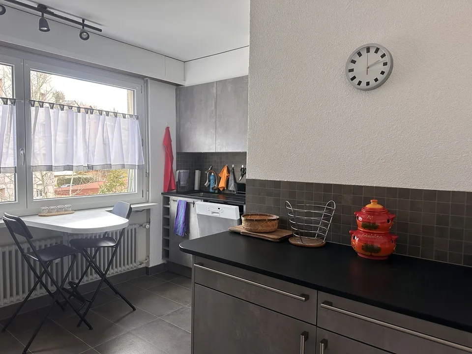 Wohnung in sehr gutem Zustand Grands-Champs 1