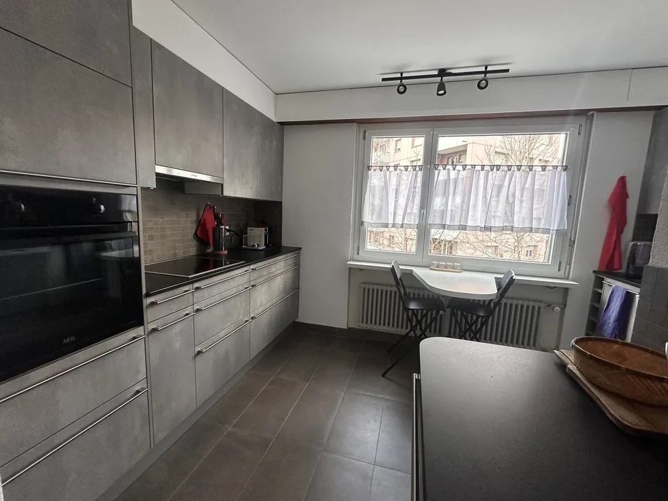Wohnung in sehr gutem Zustand Grands-Champs 1