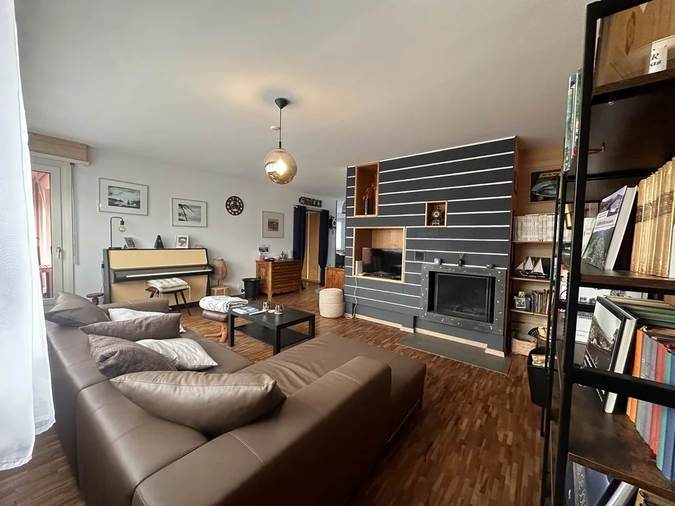 Wohnung in sehr gutem Zustand Grands-Champs 1