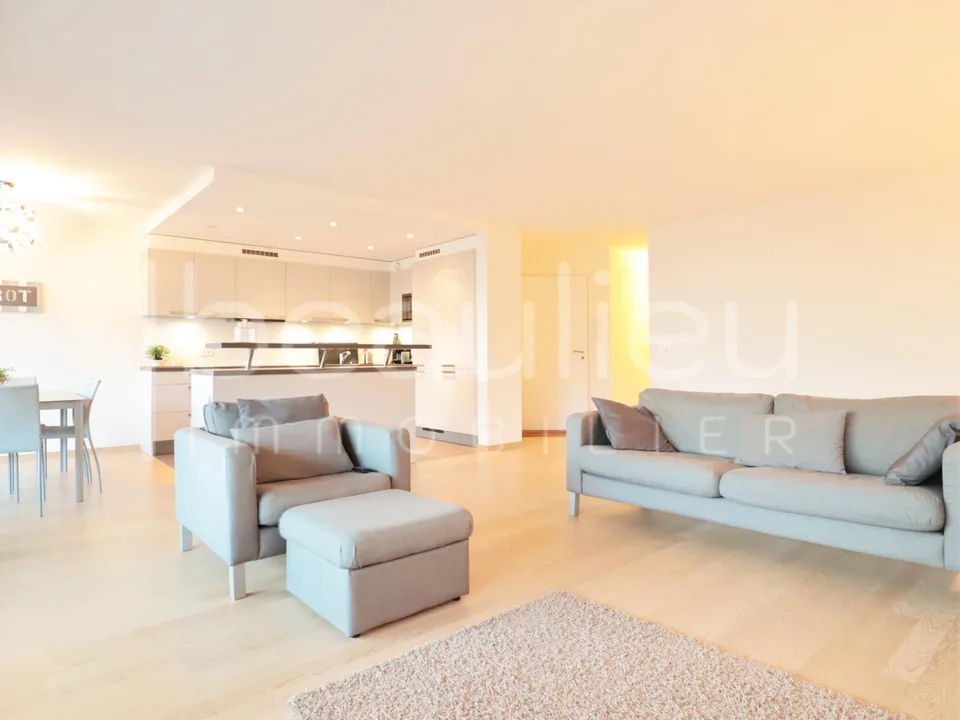 Möblierte Luxuswohnung, nur wenige Schritte vom See entfernt!