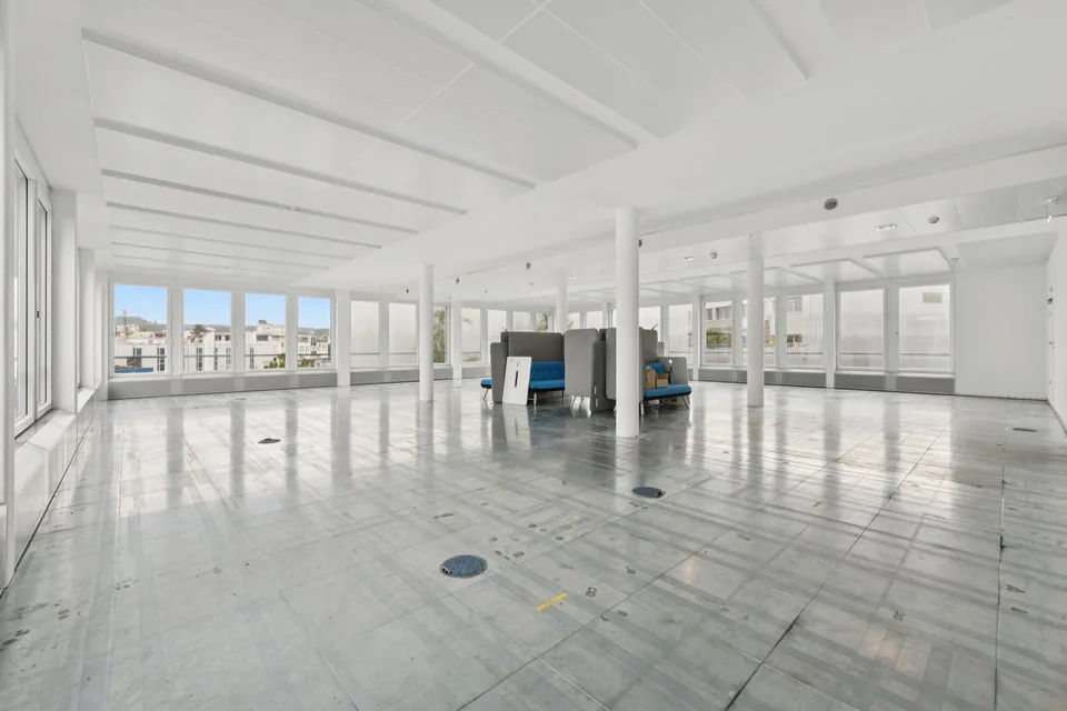 Espace de bureau moderne dans un emplacement central