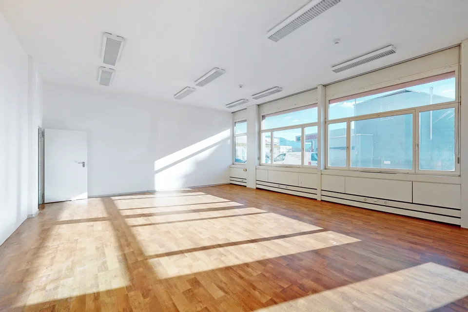 Espace commercial de 125m2 au rez-de-chaussée - Accessibilité stratégique à Manno