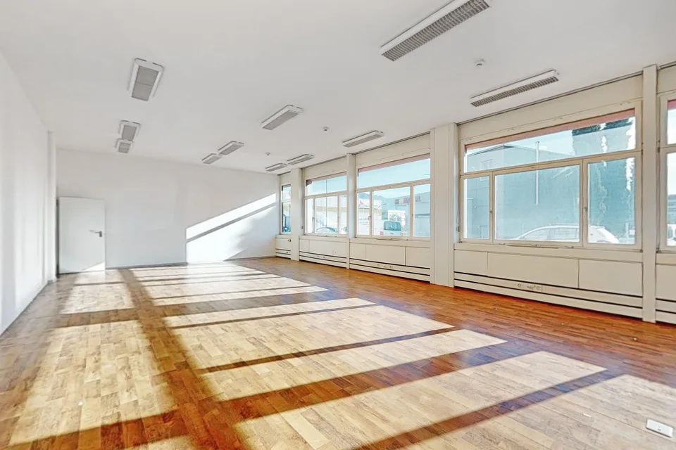 Espace commercial de 125m2 au rez-de-chaussée - Accessibilité stratégique à Manno