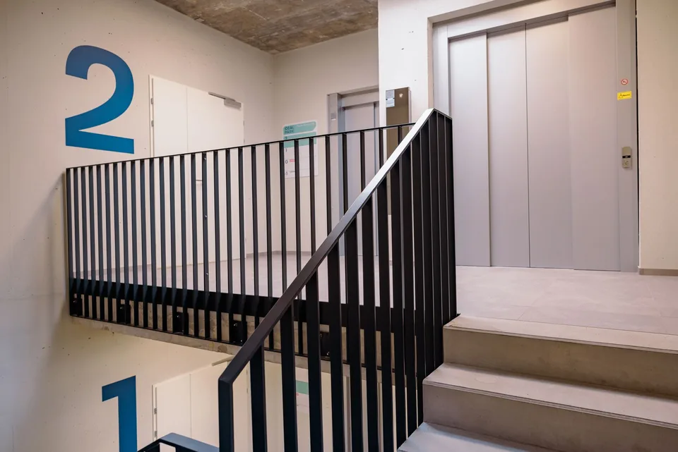 FAVOLA FLESSIBILE - Atelier di 200 m2 con ascensore per merci - accesso camion