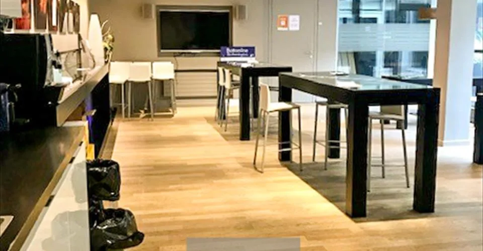 Bureau 26 pièces