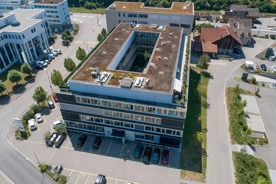 Büros, Praxis oder Showroom von 150 m2 bis 1'120 m2 mal anders: Lichtdurchflutet u. mit Pateo-Flair