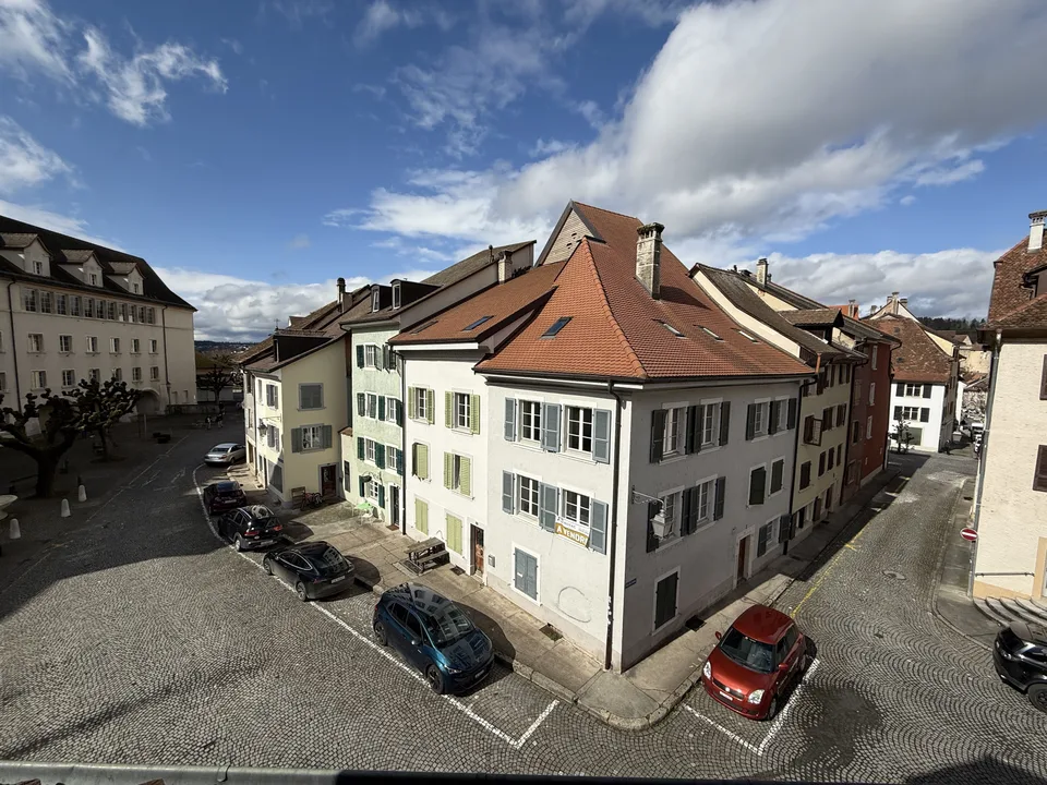 Appartement 2.5 pièces lumineux   2ᵉ étage, côté rue   Rue du Collège 25