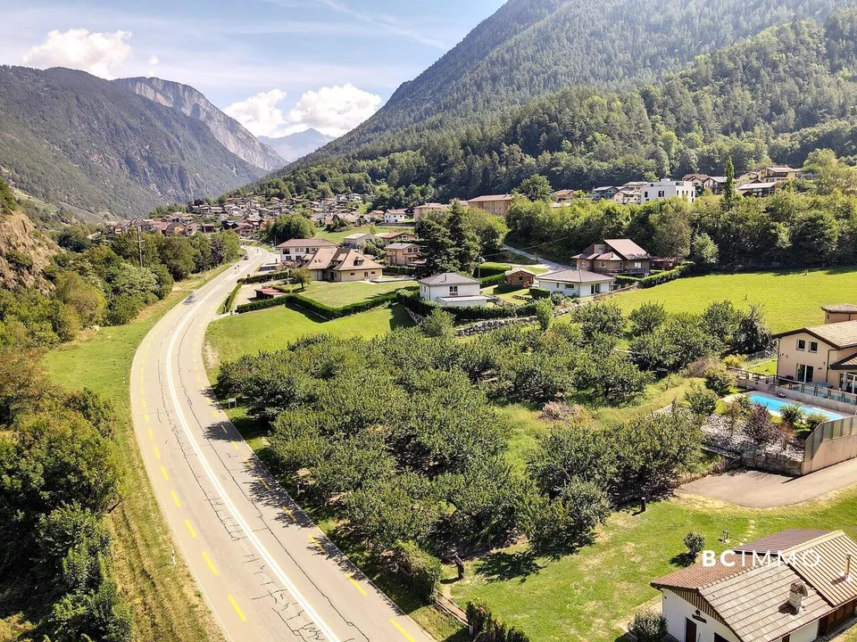 Terrain à bâtir en zone mixte à Bovernier