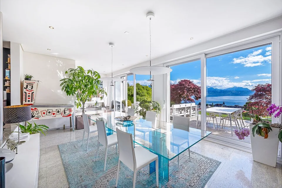 Appartamento contemporaneo di 5,5 locali con vista mozzafiato sul lago e piscina privata