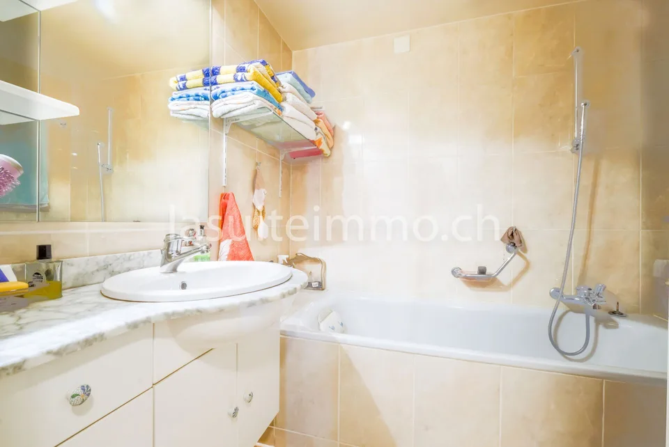 VUFFLENS-LA-VILLE - Duplex Apartment – photo 10 of 10