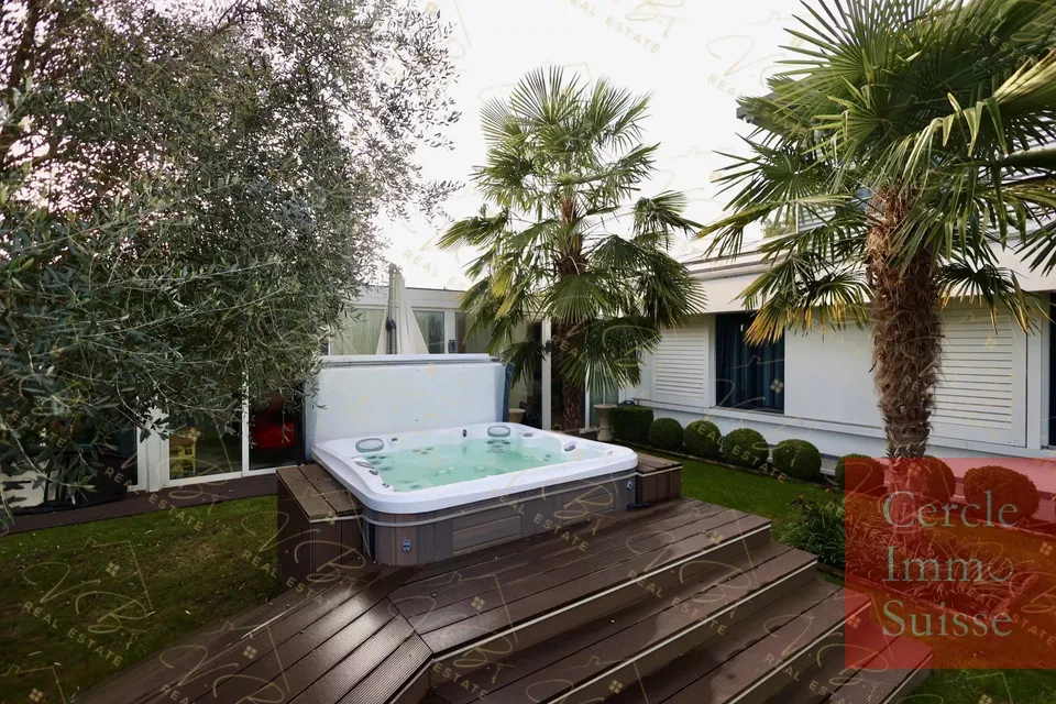 Exceptional House for Sale with Heated Pool, Jacuzzi, and Solar Panels – Privileged Area