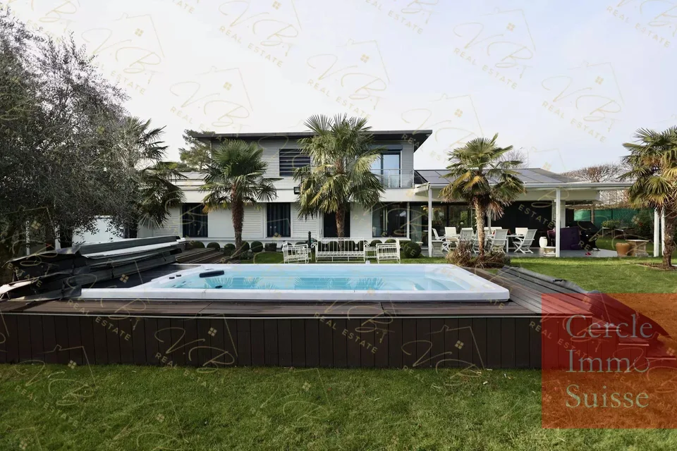 Maison d'exception à Vendre avec piscine chauffée, jacuzzi et panneaux solaires – Secteur privilégié