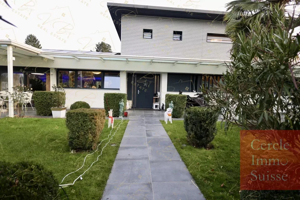 Exceptional House for Sale with Heated Pool, Jacuzzi, and Solar Panels – Privileged Area