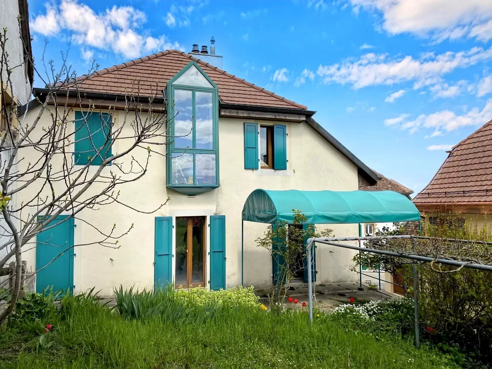 Sauges (NE); Maison villageoise de 2 appartements.