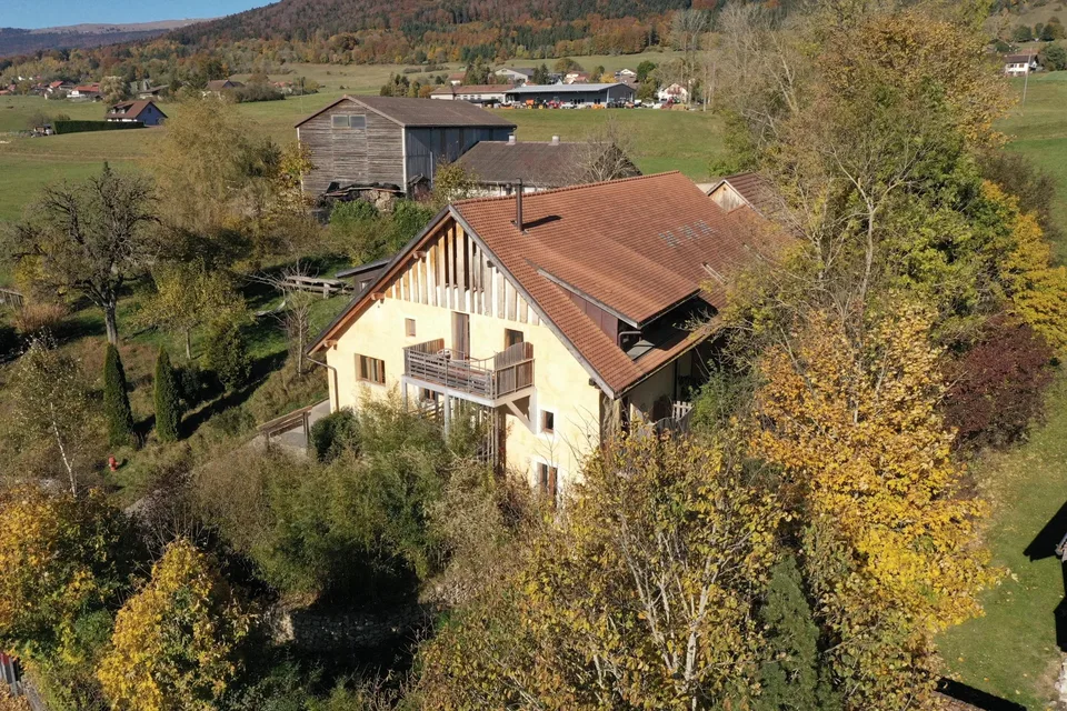 UN MOULIN ARCHITECTUELLEMENT UNIQUE DANS UN ENDROIT PRIVILÉGIÉ