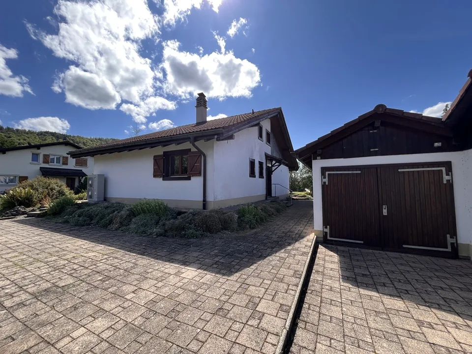 House, Mervelier - 595000