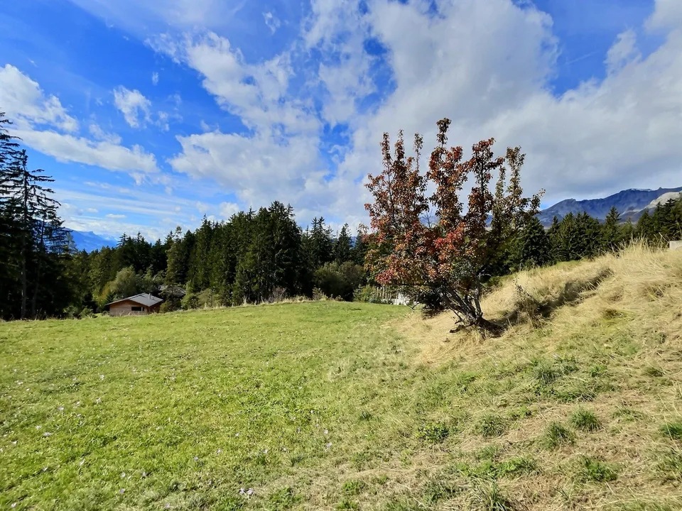 Seltenes Objekt in Crans-Montana - Großes Baugrundstück - Grüne Umgebung, Bergblick