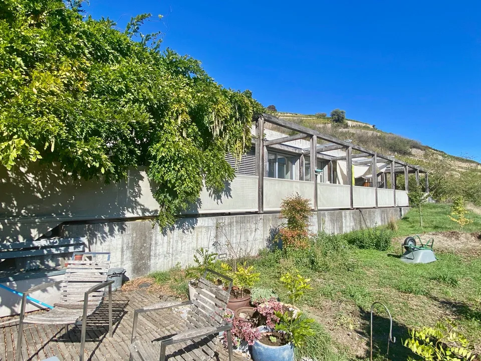 Einzigartige Architektenvilla in Sion, die von einer seltenen und außergewöhnlichen Lage profitiert