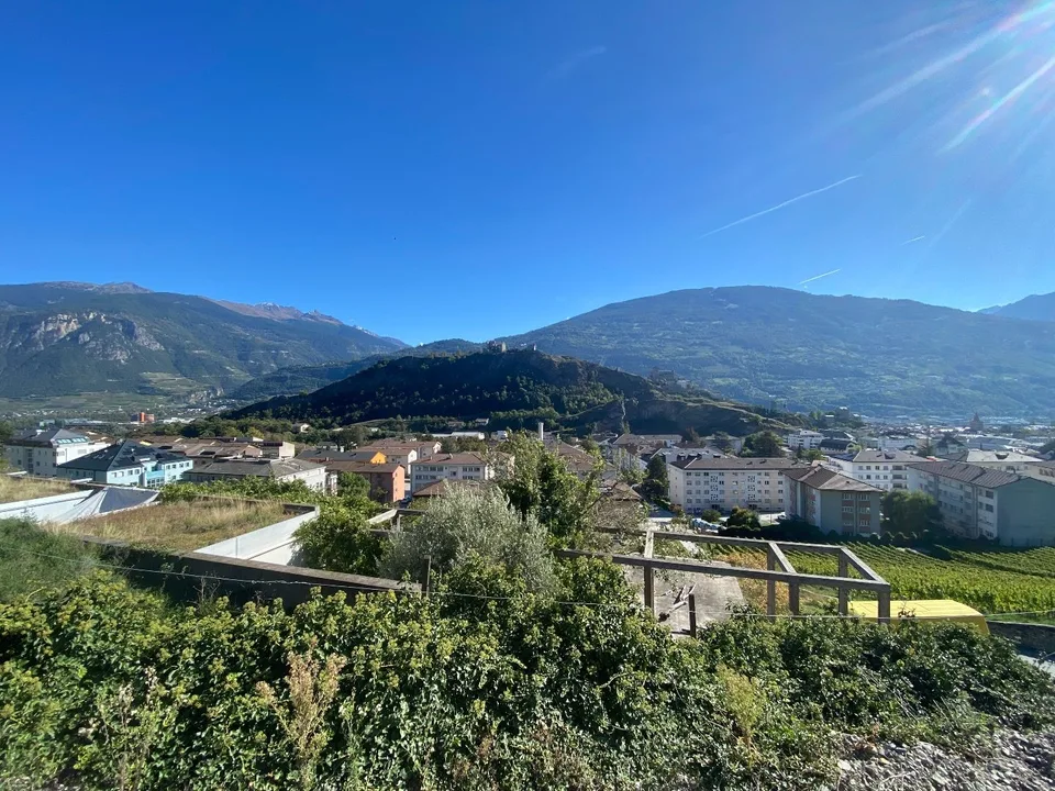 Einzigartige Architektenvilla in Sion, die von einer seltenen und außergewöhnlichen Lage profitiert