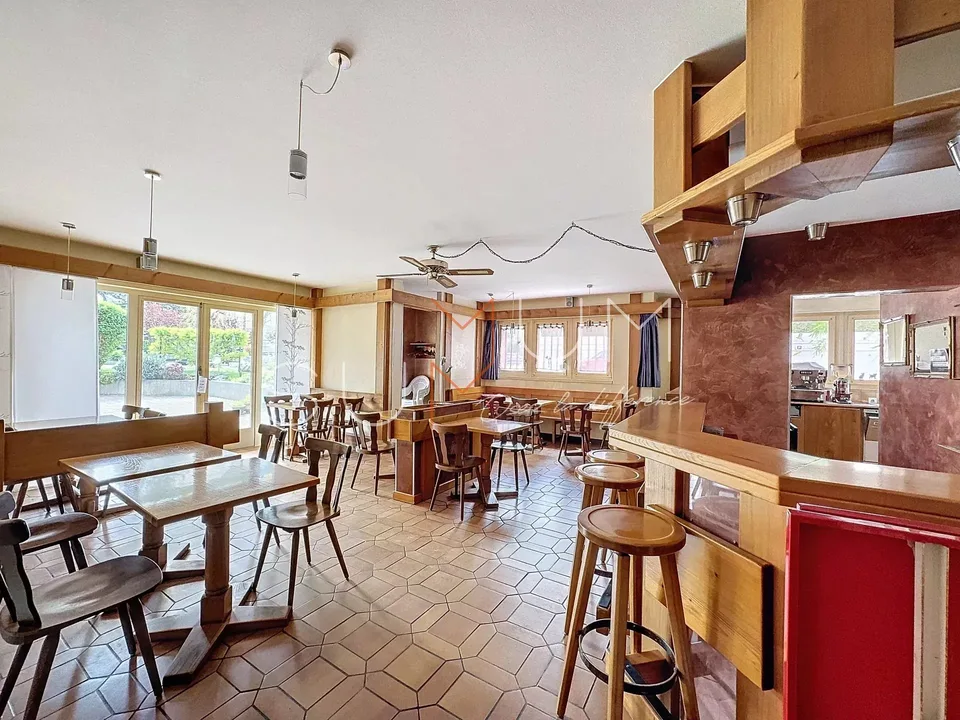 Vissigen Local commercial avec potentiel de transformation en appartement