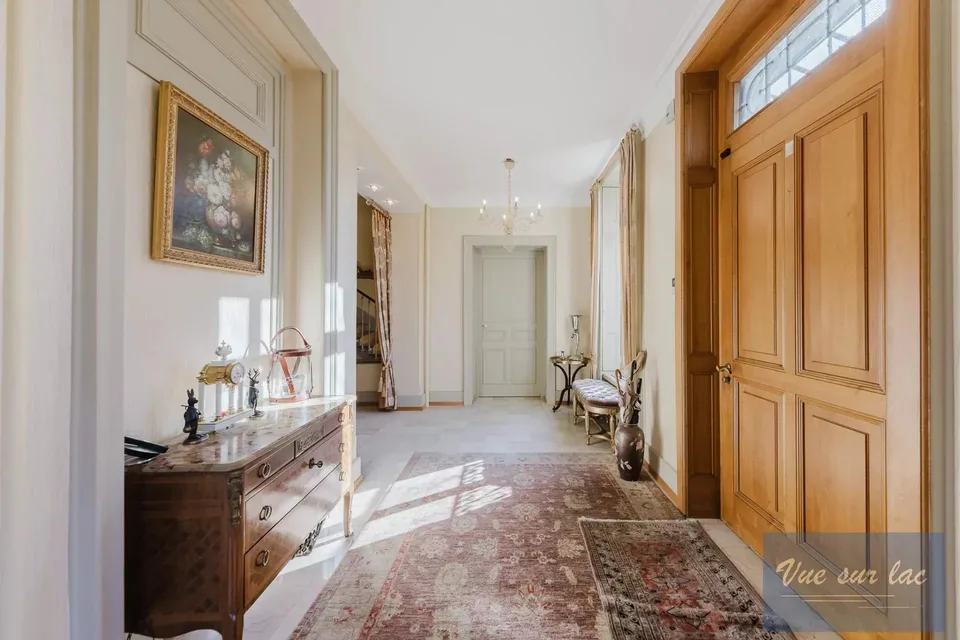 Magnifique Hôtel Particulier, jardin enchanteur, à deux pas du lac